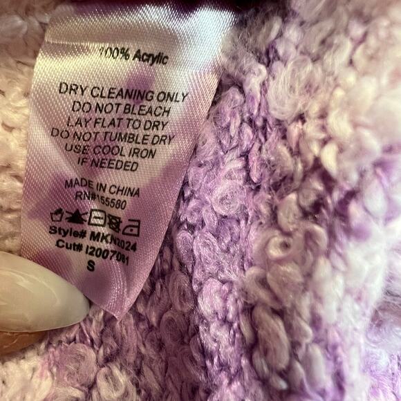 NWOT Free People Movement Oversized Purple & White Fuzzy Tie Dye V-Neck Sweater - Picture 4 of 5